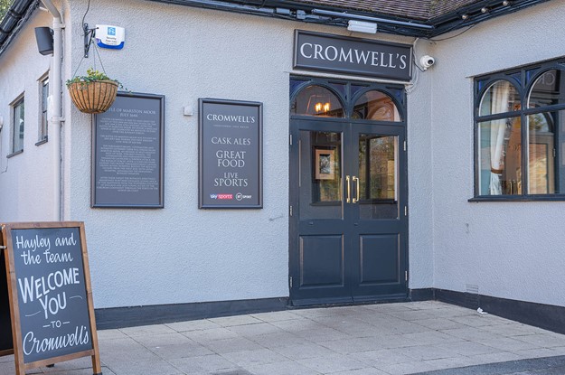 Cromwells pub entrance way