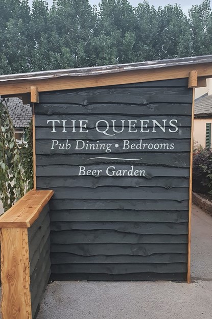 The Queens Arms outdoor shelter